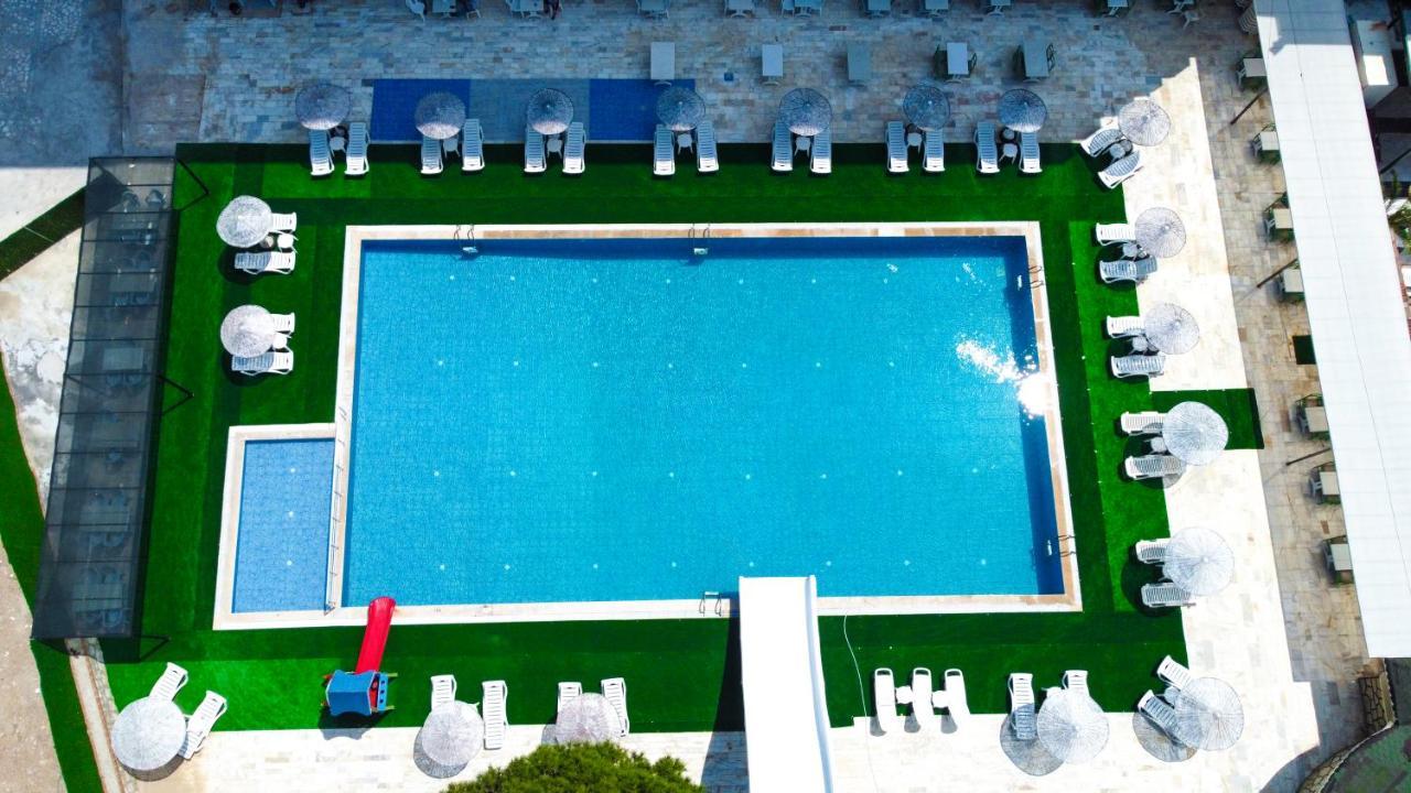 Hotel First Class Дидим Екстериор снимка
