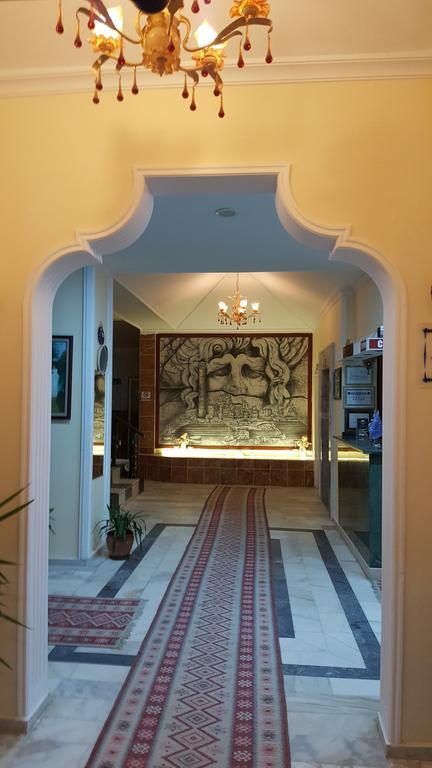 Hotel First Class Дидим Екстериор снимка